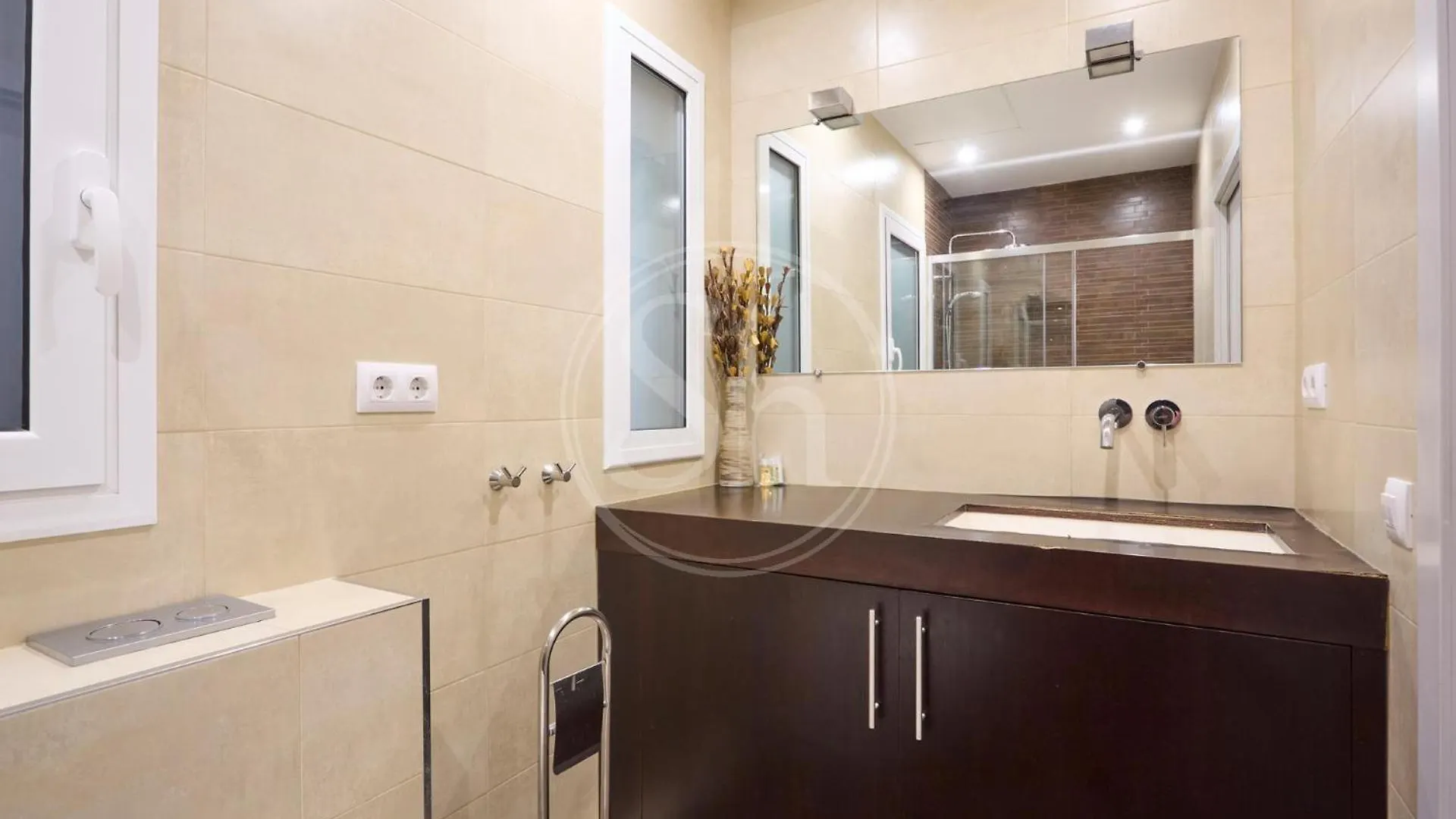 Bonito Apartamento En Aribau Barselona 0*,