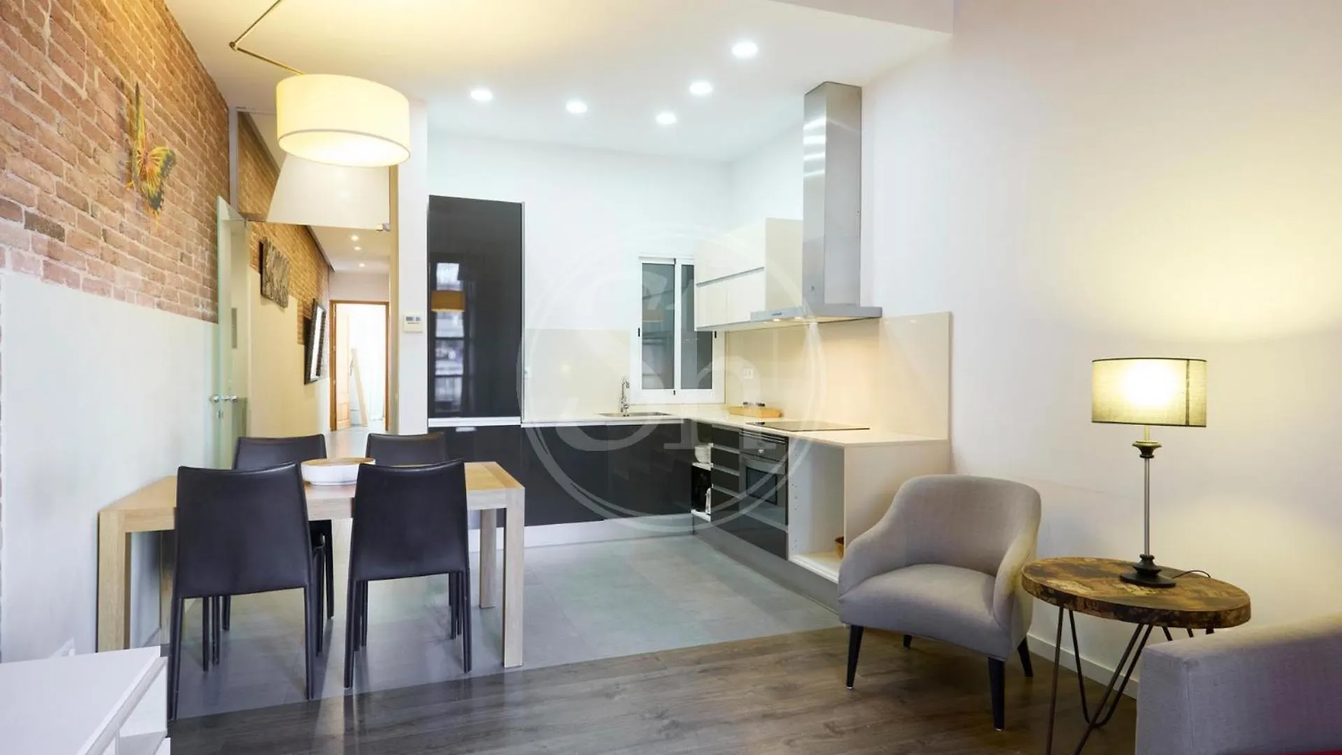 Bonito Apartamento En Aribau Barselona Daire